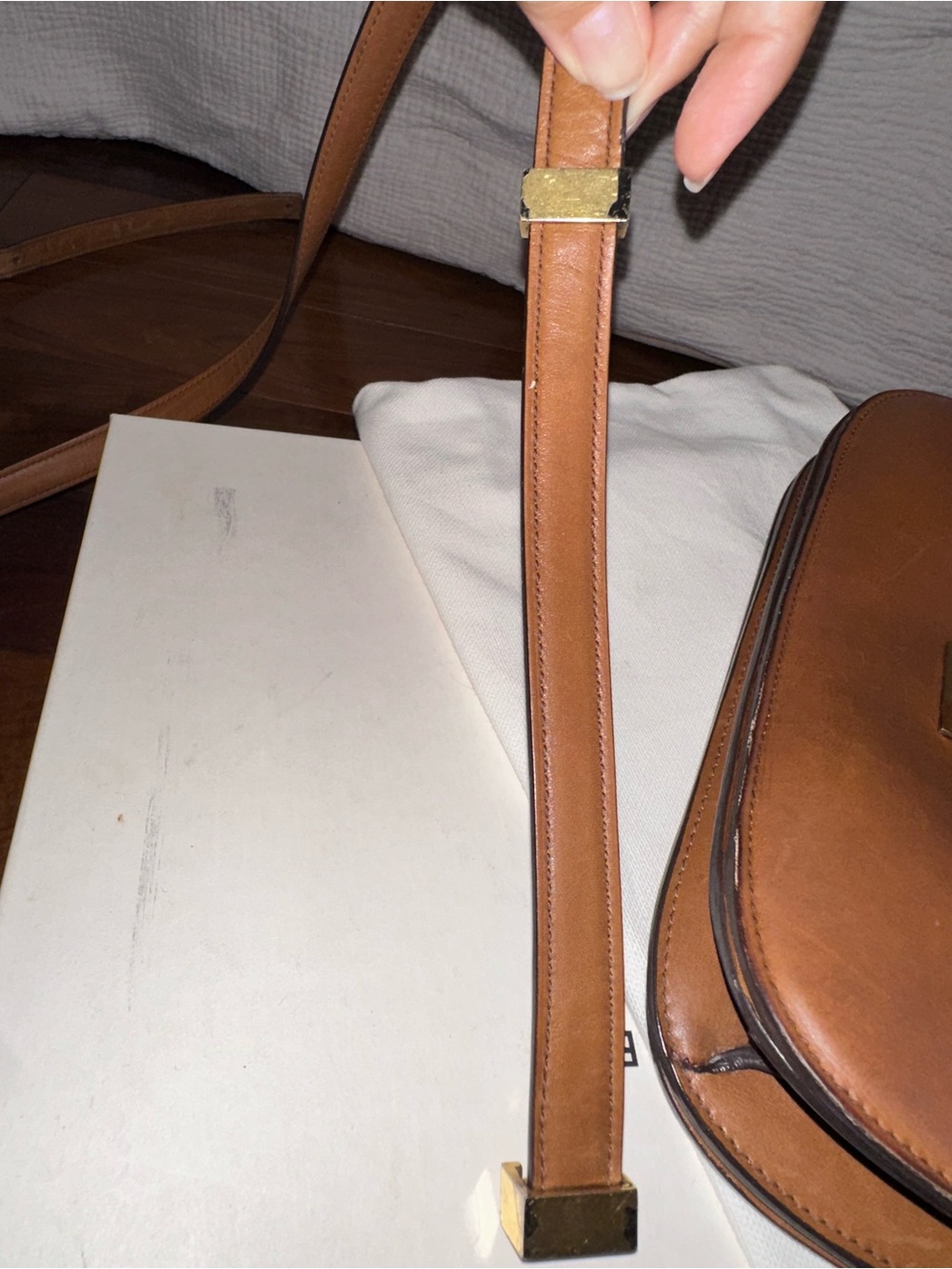 CELINE Phoebe Philo Classic Box Bag in Medium - Color Camel - Picture 4 of 17
